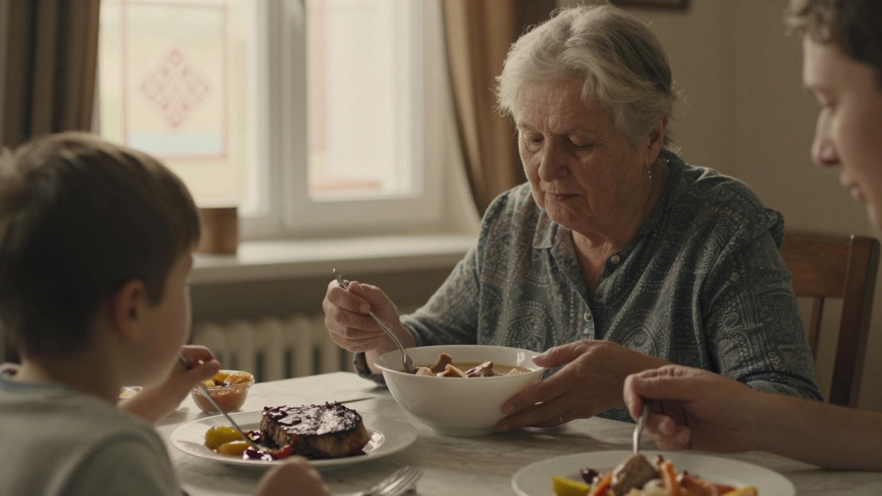 Бабушка подает вареное мясо ребенку за обеденным столом, взрослый смотрит на жареный стейк